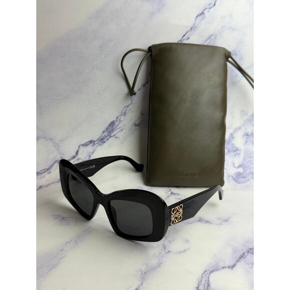 Loewe Accessories - NEW Loewe LW40128I Anagram Oversized Sunglasses in Black